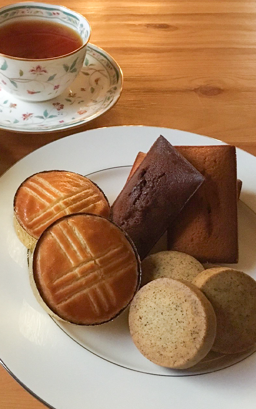 PC view of Western confectionery introduction